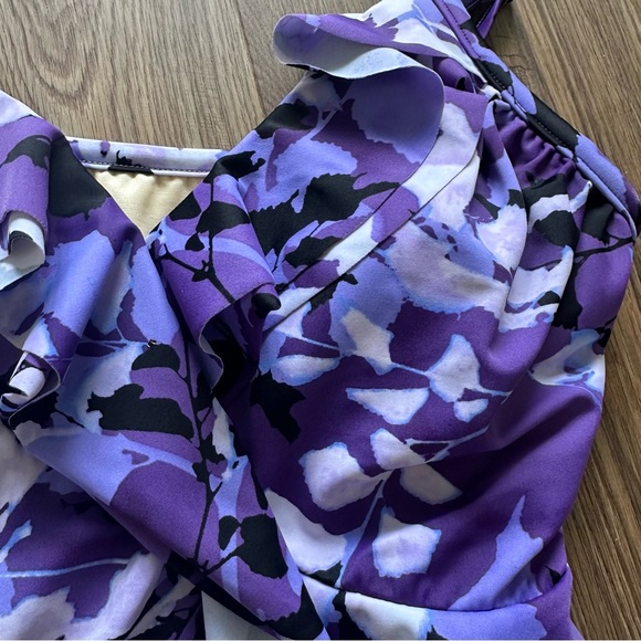 Trimshaper Tankini Top 12 Purple Swimsuit Floral Ruffle V-Neckline Slimming Bra - Picture 2 of 8